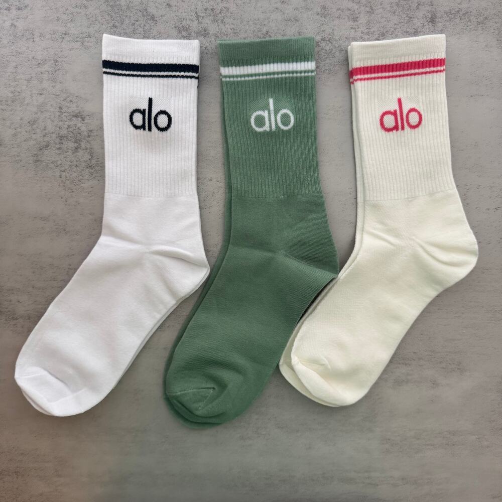 NWOT Alo Throwback Socks Crew 3 Pairs